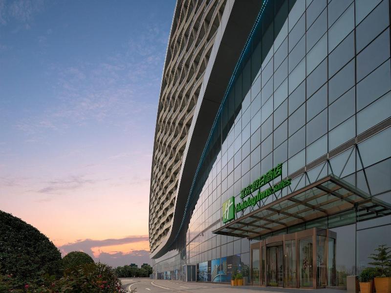 Holiday Inn Hotel Suites Wuhan New City By Ihg image