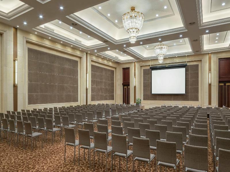Holiday Inn Hotel Suites Wuhan New City By Ihg image