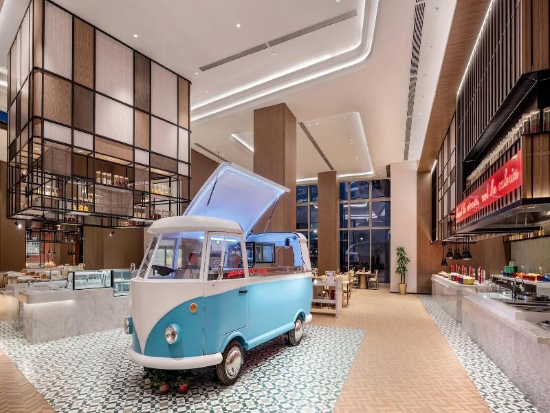 Holiday Inn Hotel Suites Wuhan New City By Ihg image