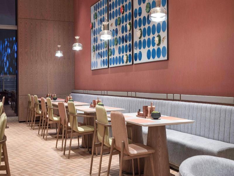 Holiday Inn Hotel Suites Wuhan New City By Ihg image