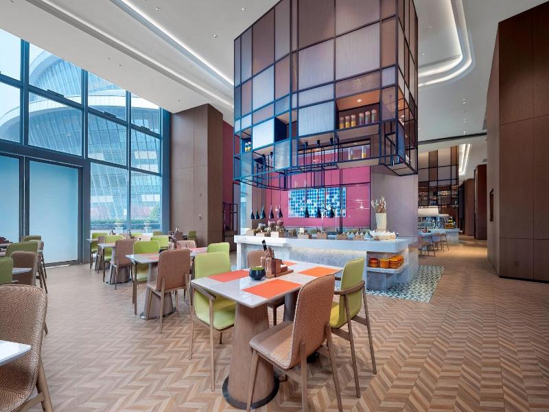 Holiday Inn Hotel Suites Wuhan New City By Ihg image