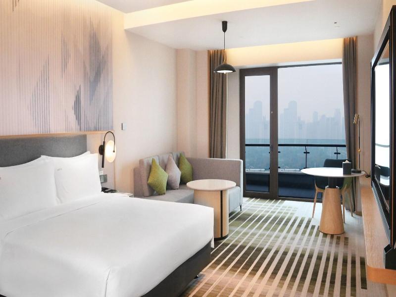 Holiday Inn Hotel Suites Wuhan New City By Ihg image