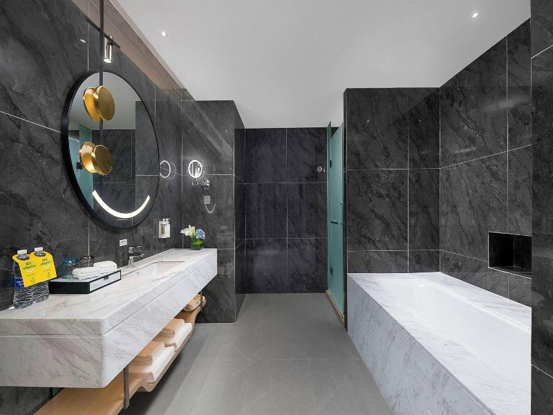 Holiday Inn Hotel Suites Wuhan New City By Ihg image