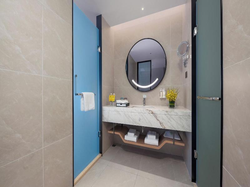 Holiday Inn Hotel Suites Wuhan New City By Ihg image