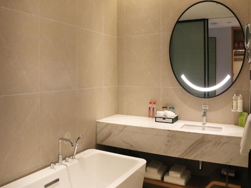 Holiday Inn Hotel Suites Wuhan New City By Ihg image