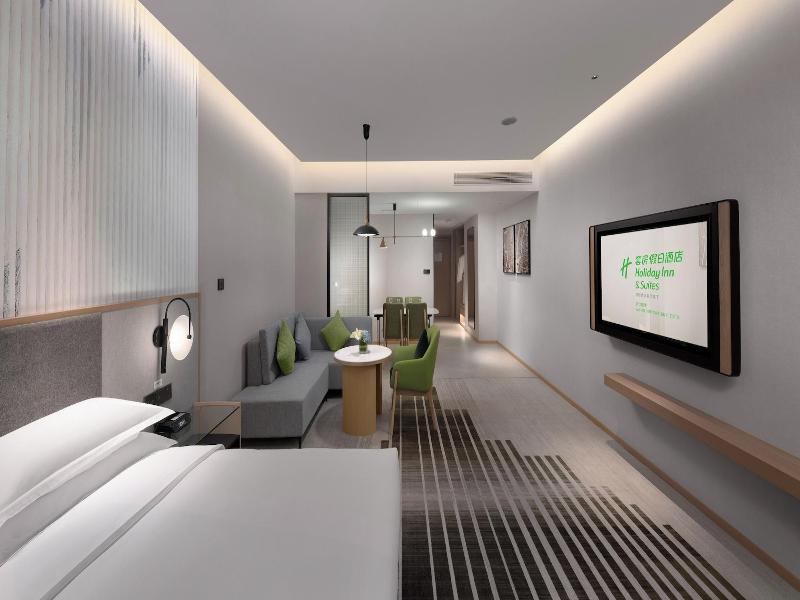 Holiday Inn Hotel Suites Wuhan New City By Ihg image