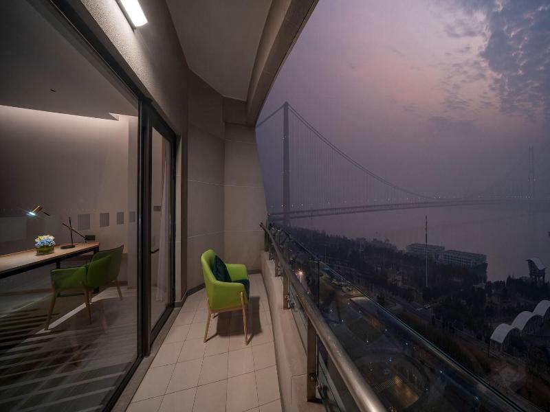 Holiday Inn Hotel Suites Wuhan New City By Ihg image