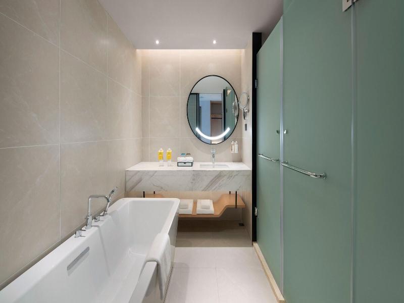Holiday Inn Hotel Suites Wuhan New City By Ihg image