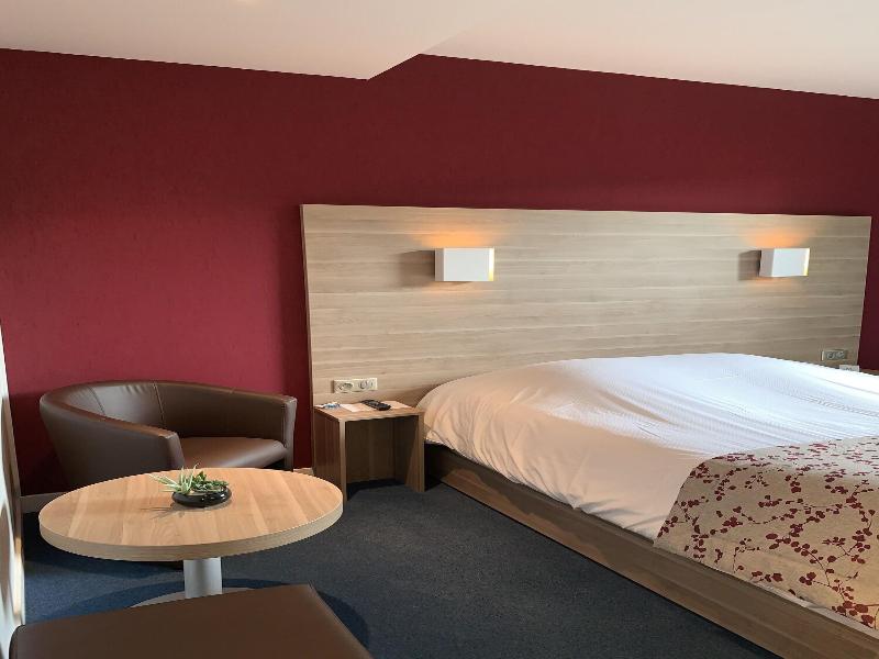 Ha Tel Agena Lille Aa Roport Lesquin image