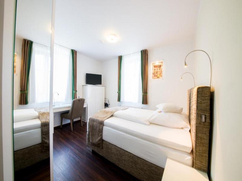Landhotel Alte Tv?pferei image