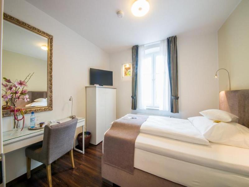 Landhotel Alte Tv?pferei image