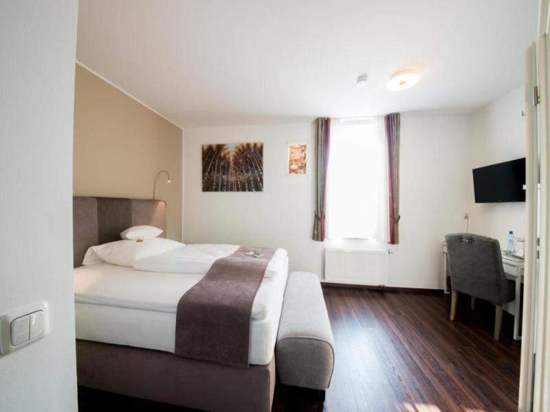 Landhotel Alte Tv?pferei image