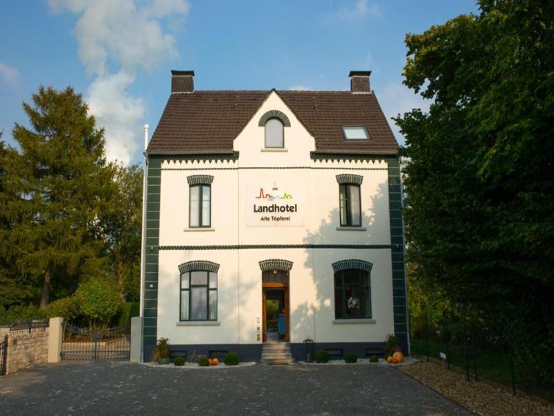 Landhotel Alte Tv?pferei image