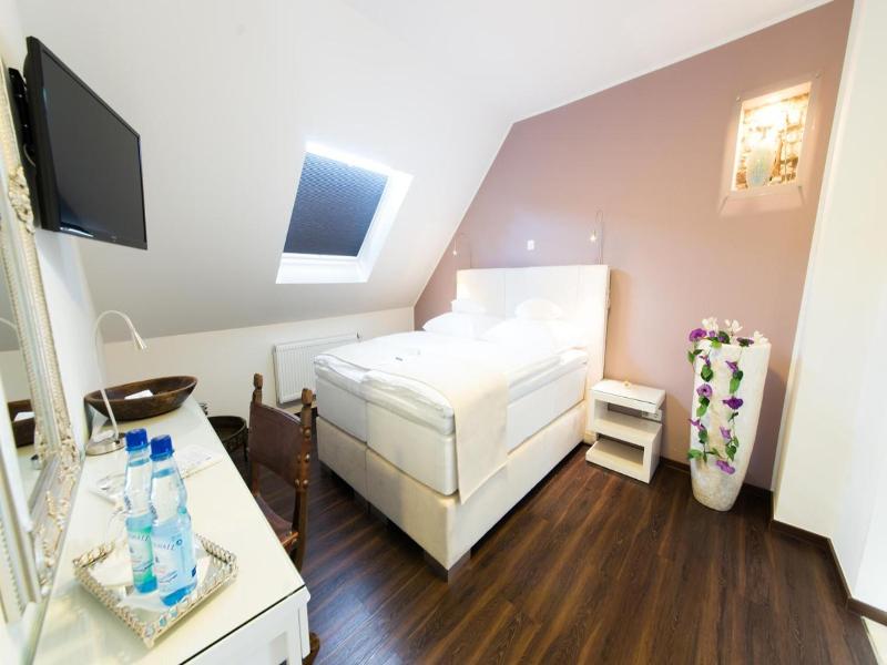 Landhotel Alte Tv?pferei image