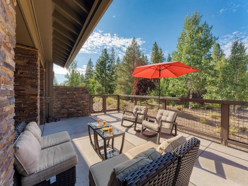 Luxe All-season Retreat By Avantstay Prime Locat image