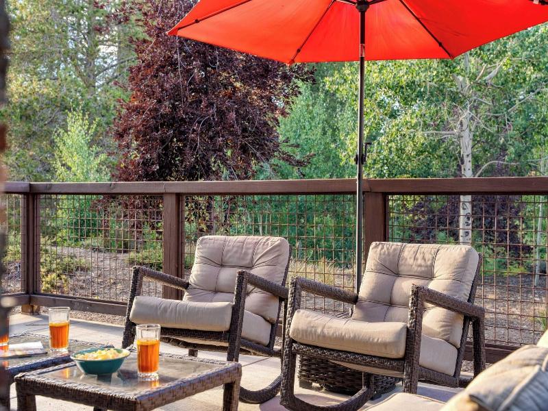 Luxe All-season Retreat By Avantstay Prime Locat image