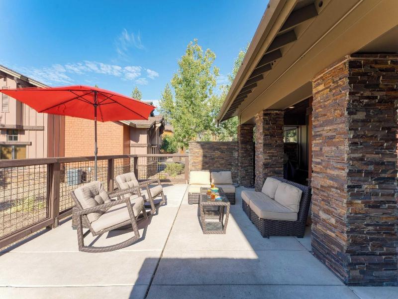 Luxe All-season Retreat By Avantstay Prime Locat image