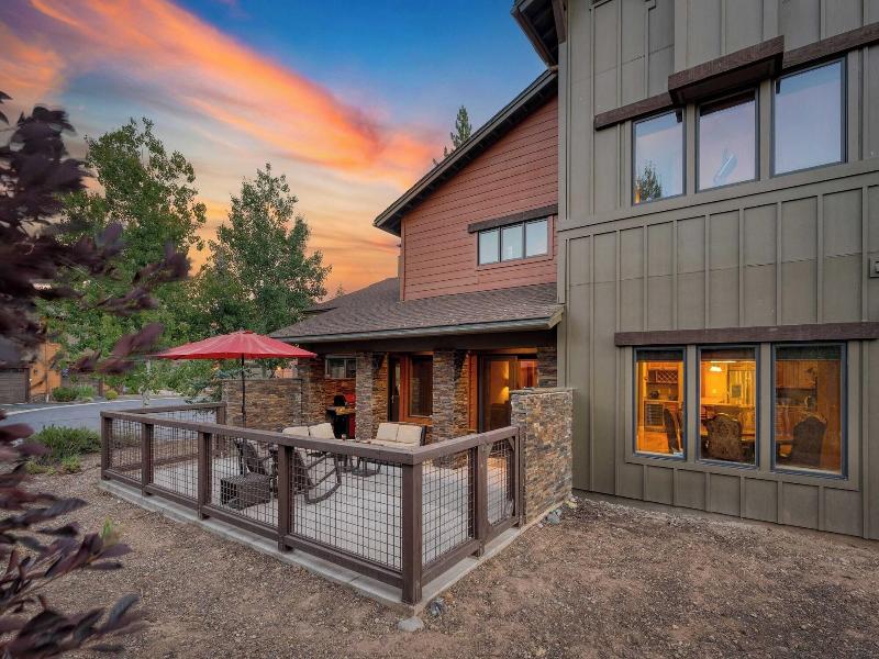 Luxe All-season Retreat By Avantstay Prime Locat image