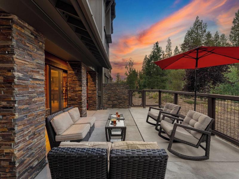 Luxe All-season Retreat By Avantstay Prime Locat image