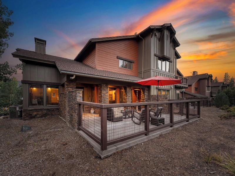 Luxe All-season Retreat By Avantstay Prime Locat image