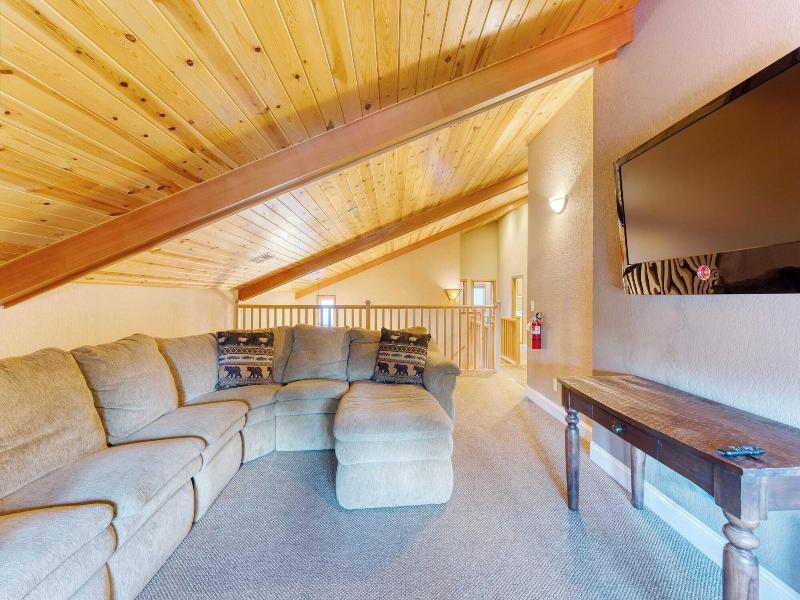 Luxe All-season Retreat By Avantstay Prime Locat image