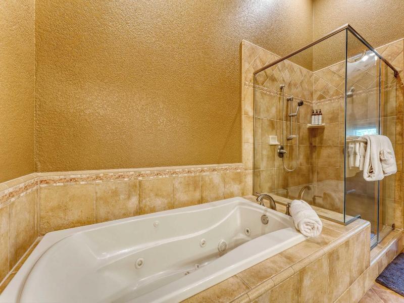 Luxe All-season Retreat By Avantstay Prime Locat image