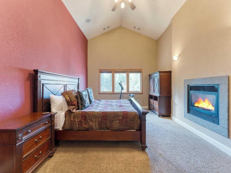 Luxe All-season Retreat By Avantstay Prime Locat image