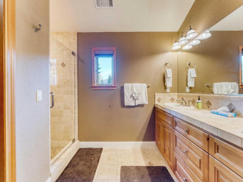 Luxe All-season Retreat By Avantstay Prime Locat image