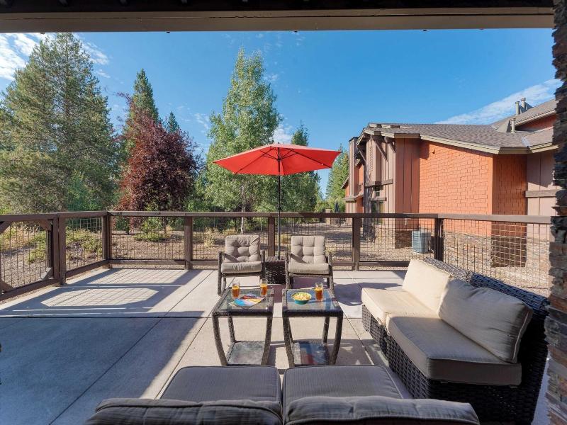 Luxe All-season Retreat By Avantstay Prime Locat image