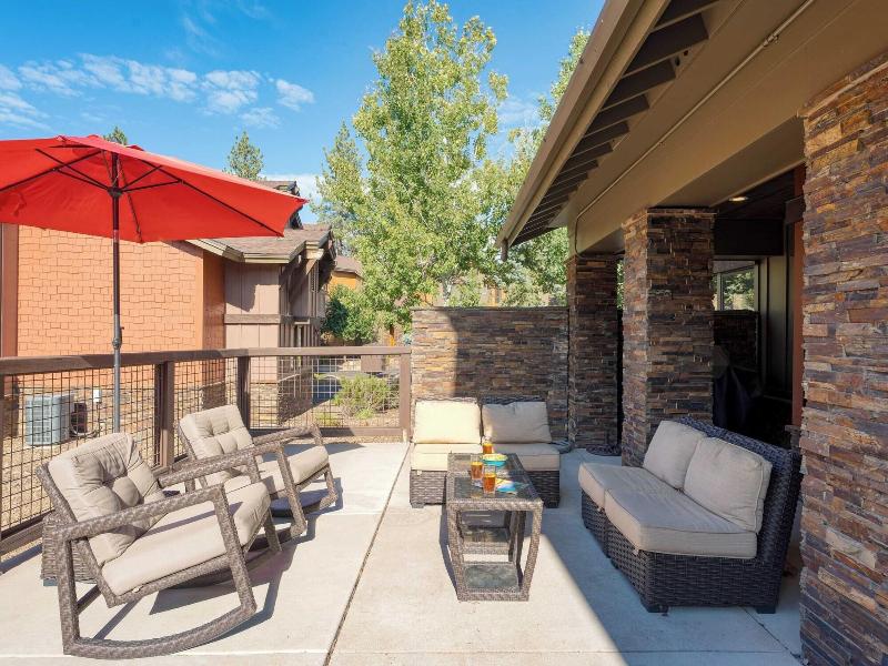 Luxe All-season Retreat By Avantstay Prime Locat image