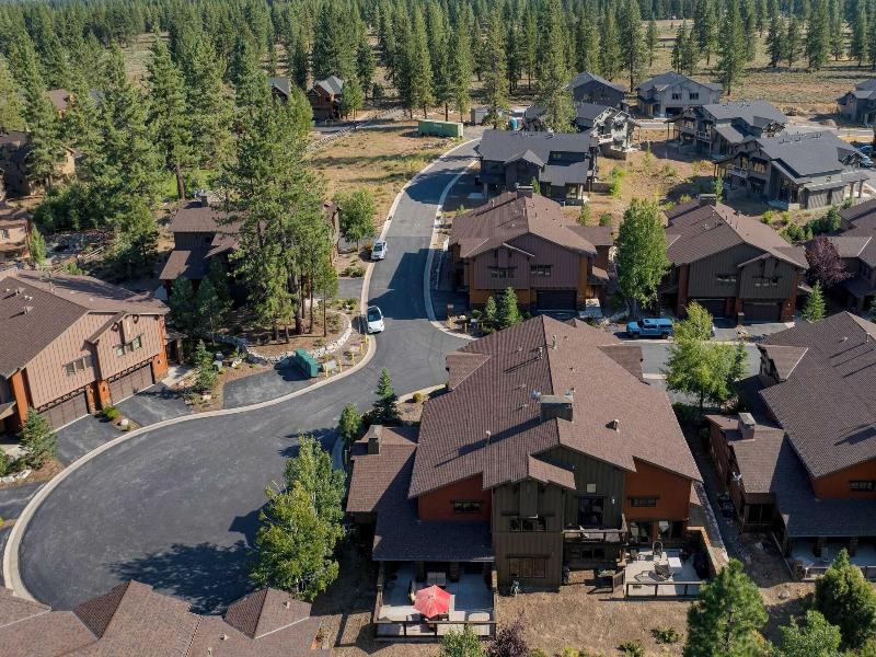 Luxe All-season Retreat By Avantstay Prime Locat image