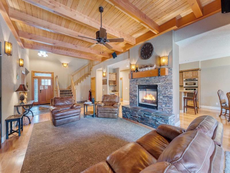 Luxe All-season Retreat By Avantstay Prime Locat image