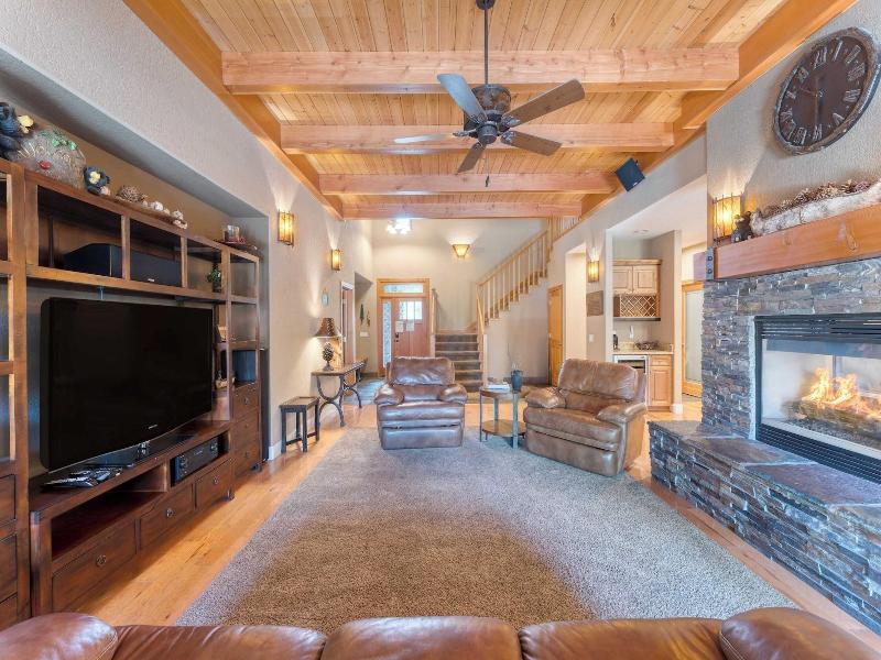 Luxe All-season Retreat By Avantstay Prime Locat image