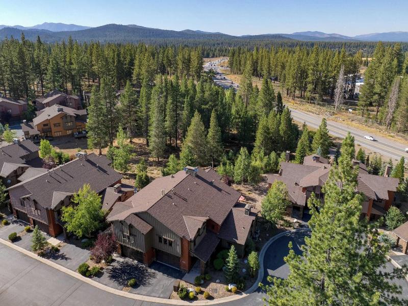Luxe All-season Retreat By Avantstay Prime Locat image