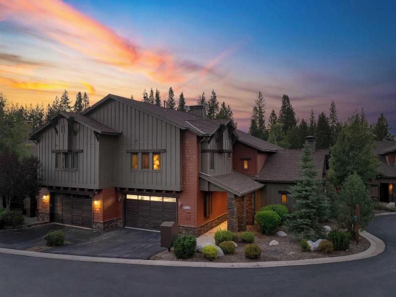 Luxe All-season Retreat By Avantstay Prime Locat image