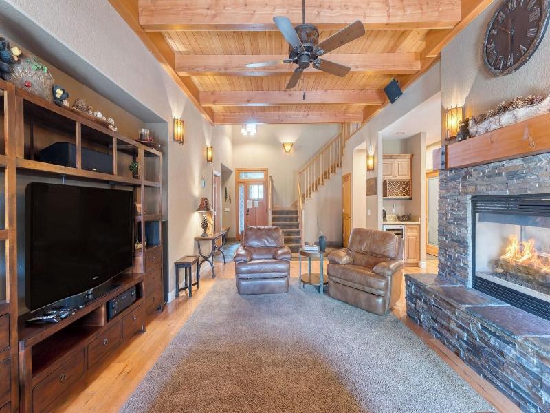 Luxe All-season Retreat By Avantstay Prime Locat image