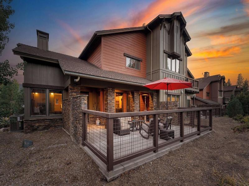 Luxe All-season Retreat By Avantstay Prime Locat image