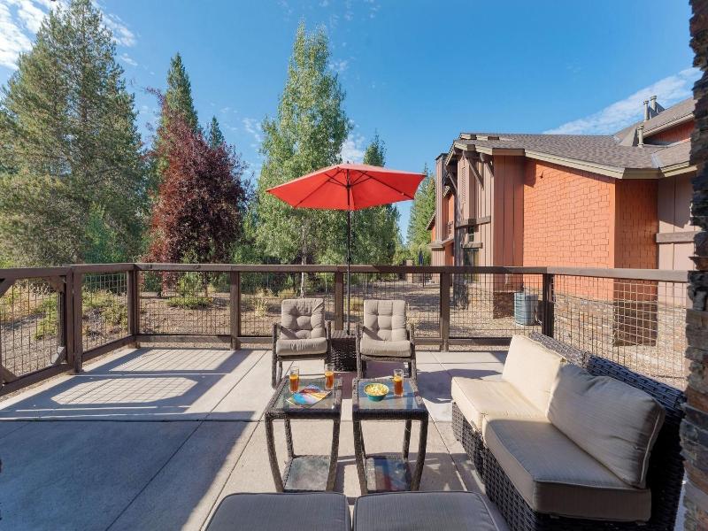 Luxe All-season Retreat By Avantstay Prime Locat image