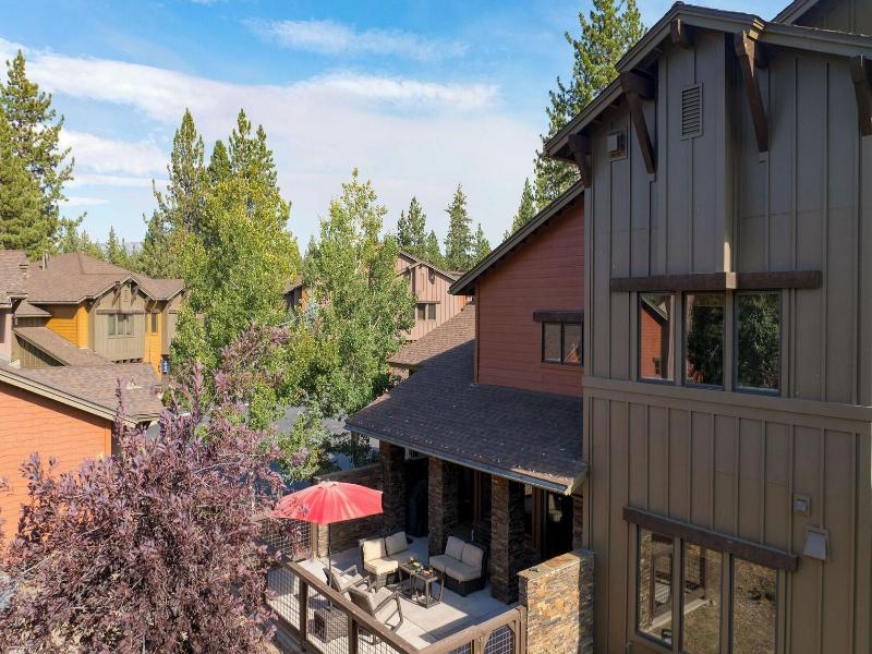 Luxe All-season Retreat By Avantstay Prime Locat image