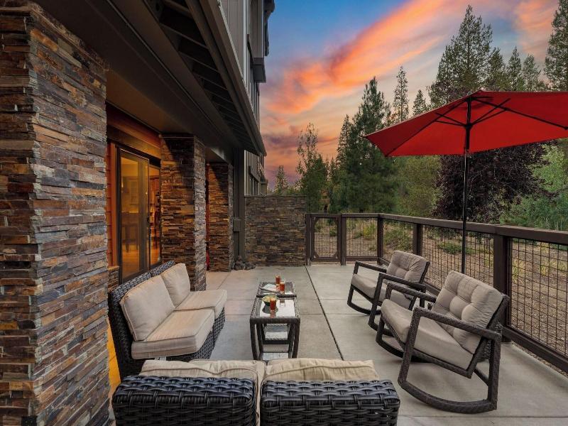 Luxe All-season Retreat By Avantstay Prime Locat image