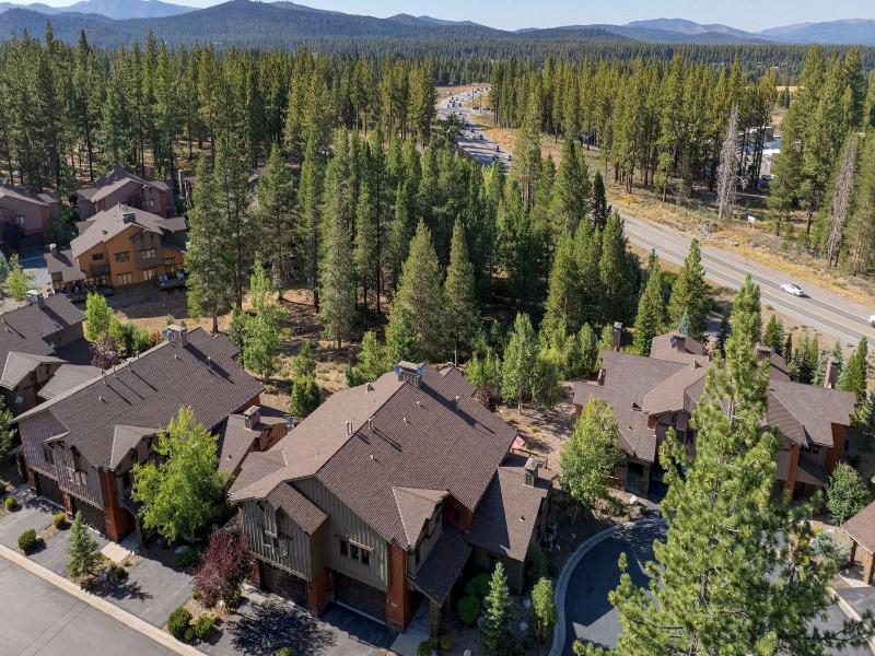 Luxe All-season Retreat By Avantstay Prime Locat image