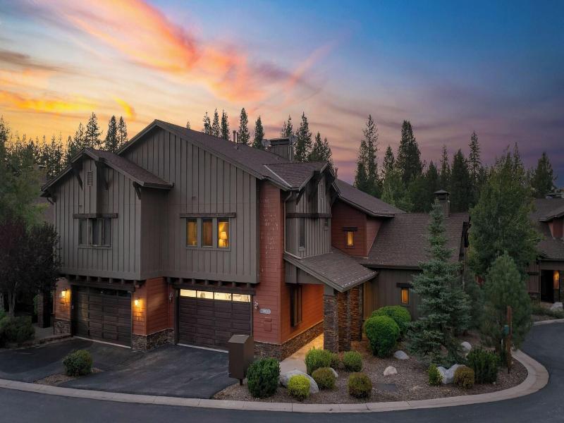 Luxe All-season Retreat By Avantstay Prime Locat image