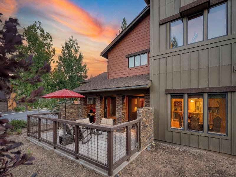 Luxe All-season Retreat By Avantstay Prime Locat image