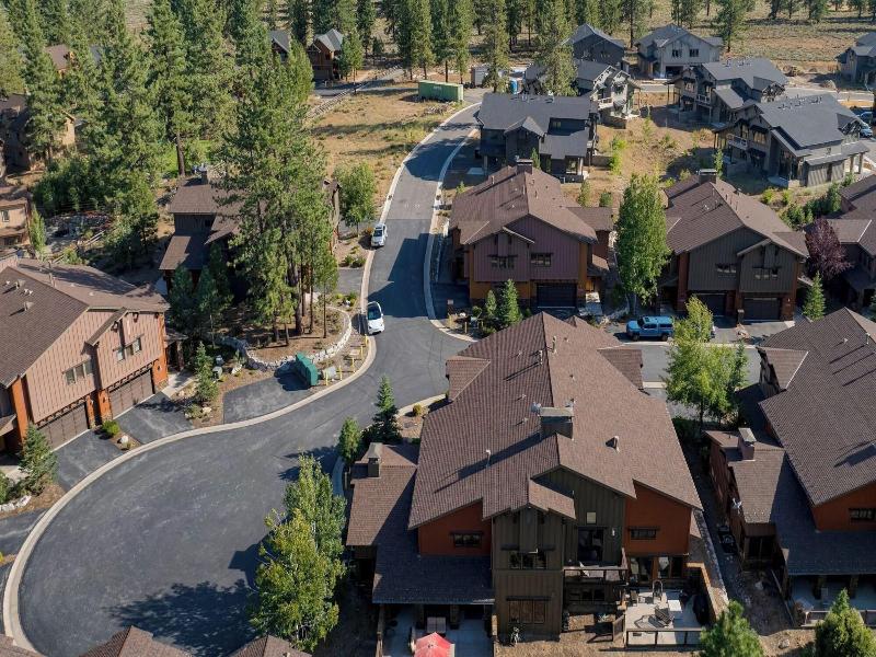 Luxe All-season Retreat By Avantstay Prime Locat image