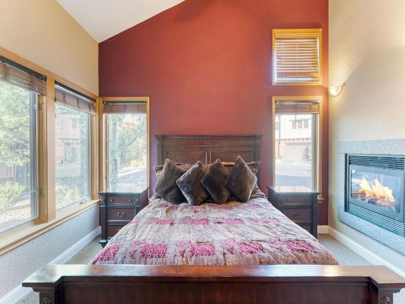 Luxe All-season Retreat By Avantstay Prime Locat image