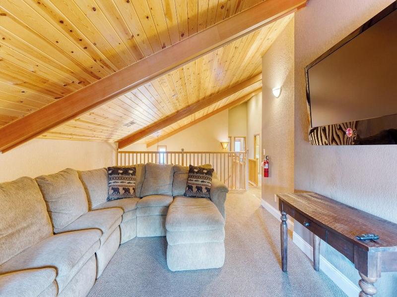 Luxe All-season Retreat By Avantstay Prime Locat image