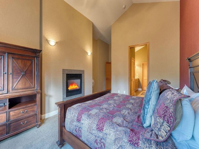 Luxe All-season Retreat By Avantstay Prime Locat image
