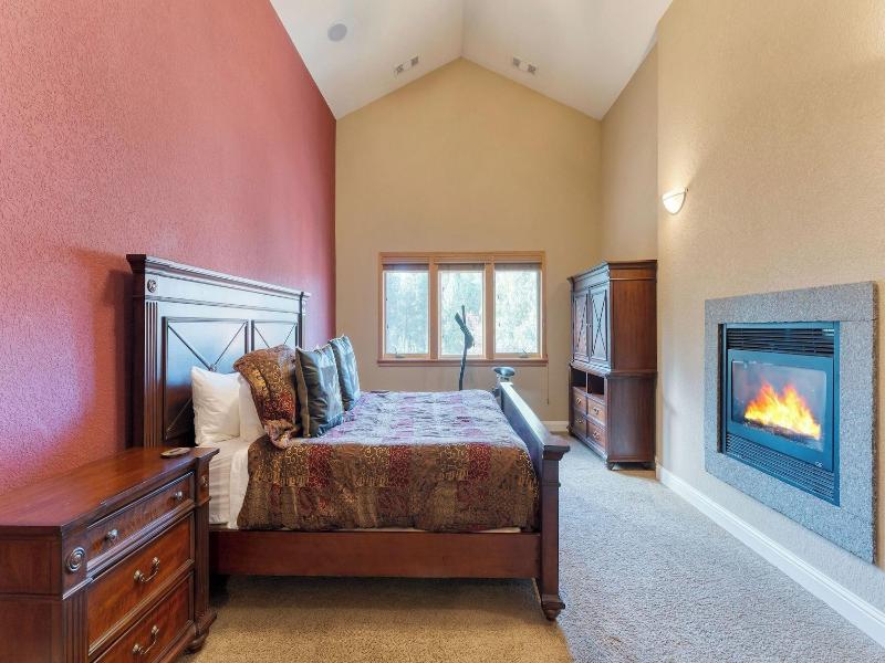 Luxe All-season Retreat By Avantstay Prime Locat image