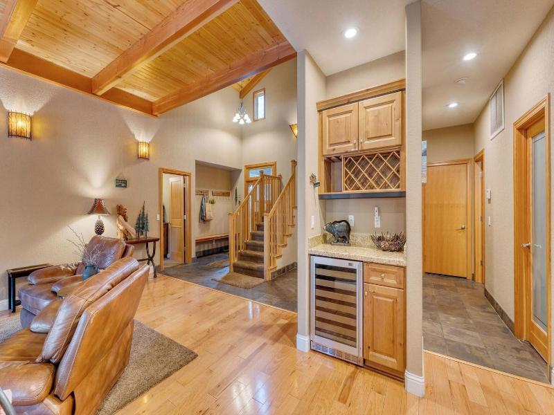 Luxe All-season Retreat By Avantstay Prime Locat image