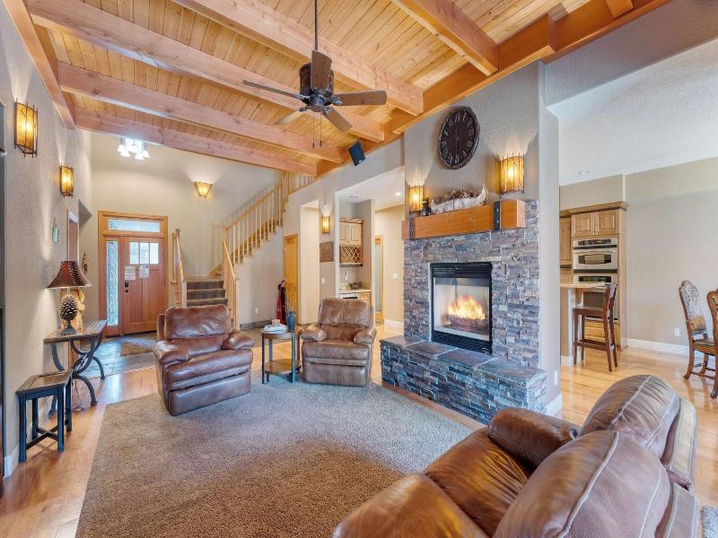Luxe All-season Retreat By Avantstay Prime Locat image